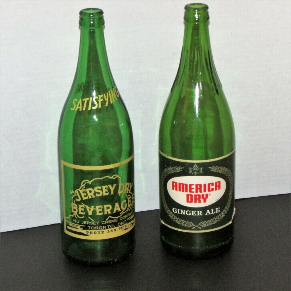 2 Vintage Soda Pop Bottles JERSEY DRY & AMERICA DRY GINGER ALE 30 oz Green Glass